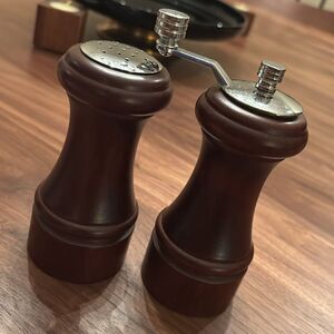 NEW Vintage Mr. Dudley Rockville Salt & Peppermill Set